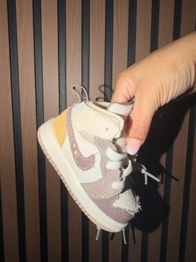 Nike Kids High-Top Sneaker in Cream, Taupe & Mustard